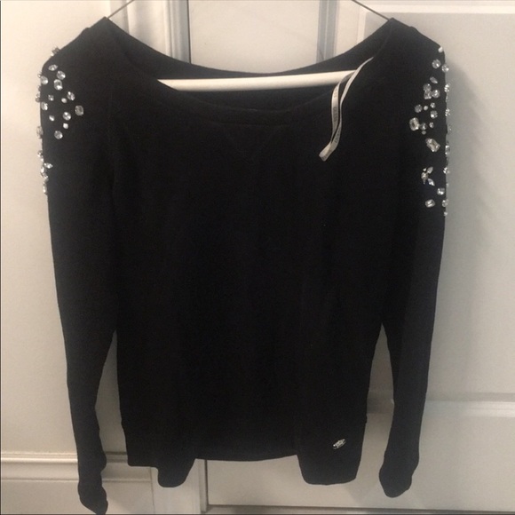 Guess Tops - 5/$15🔥🔥🔥